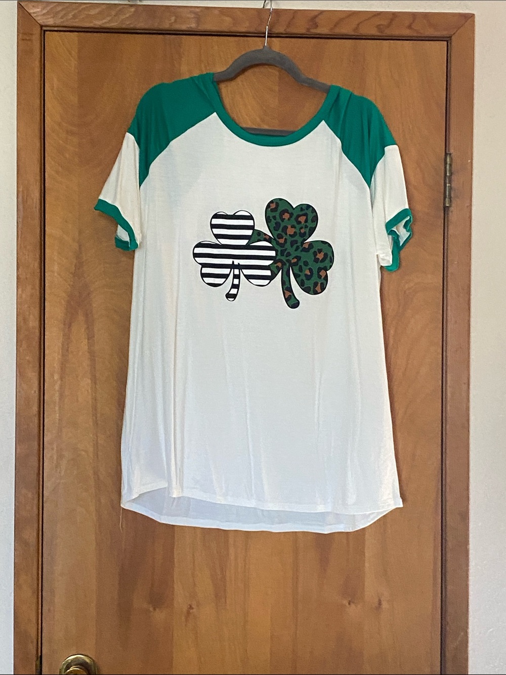 Green & White Clover Graphic Raglan Tee